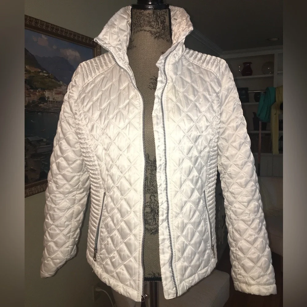 Marc New York Andrew Marc White Quilted Puffer Jacket in Size Medium. - Picture 4 of 15